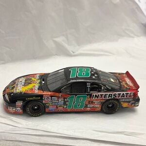 1:24 Die Cast Revell 18 Bobby Labonte NASCAR SMALL SOLDIERS stock car